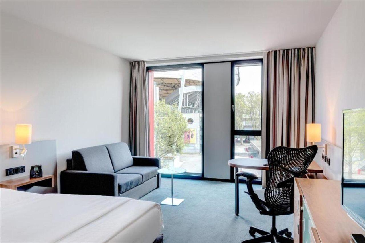 Hilton Garden Inn Stuttgart Neckarpark Exterior foto