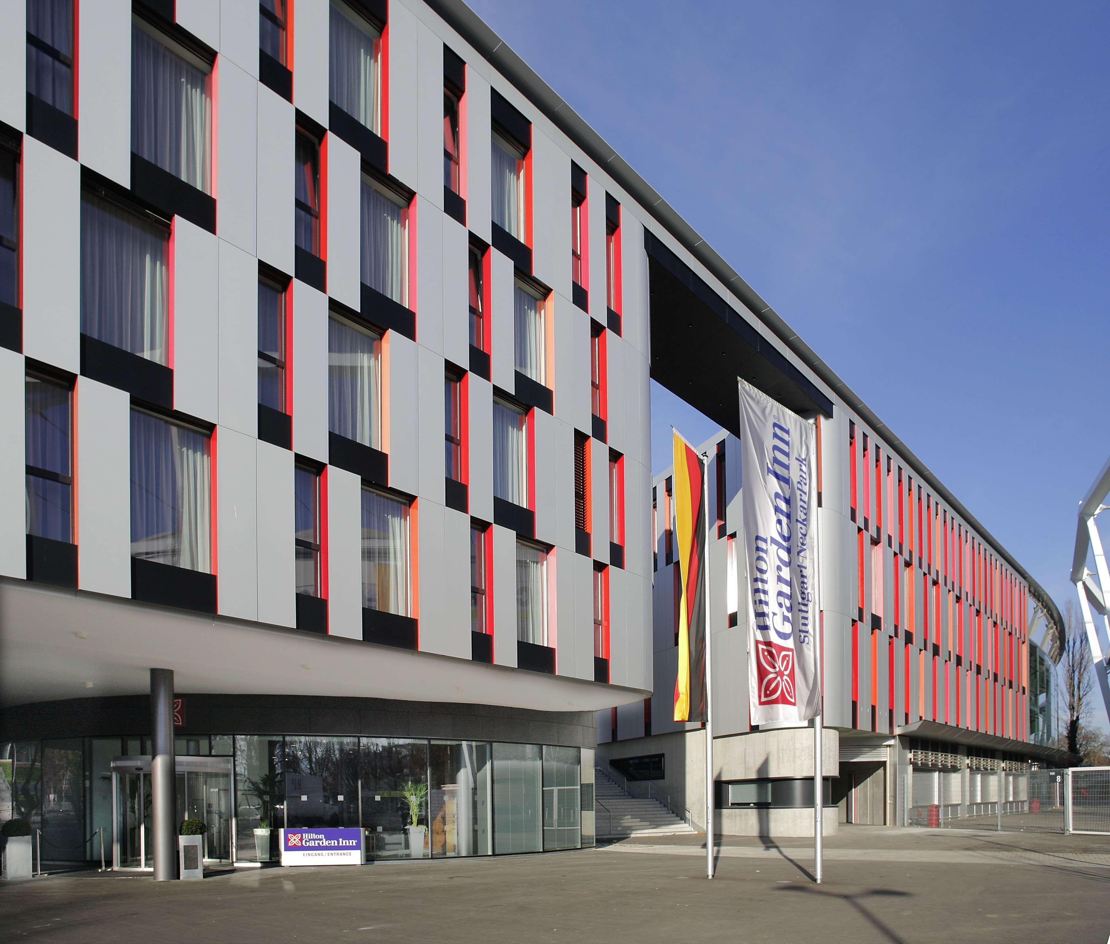 Hilton Garden Inn Stuttgart Neckarpark Exterior foto