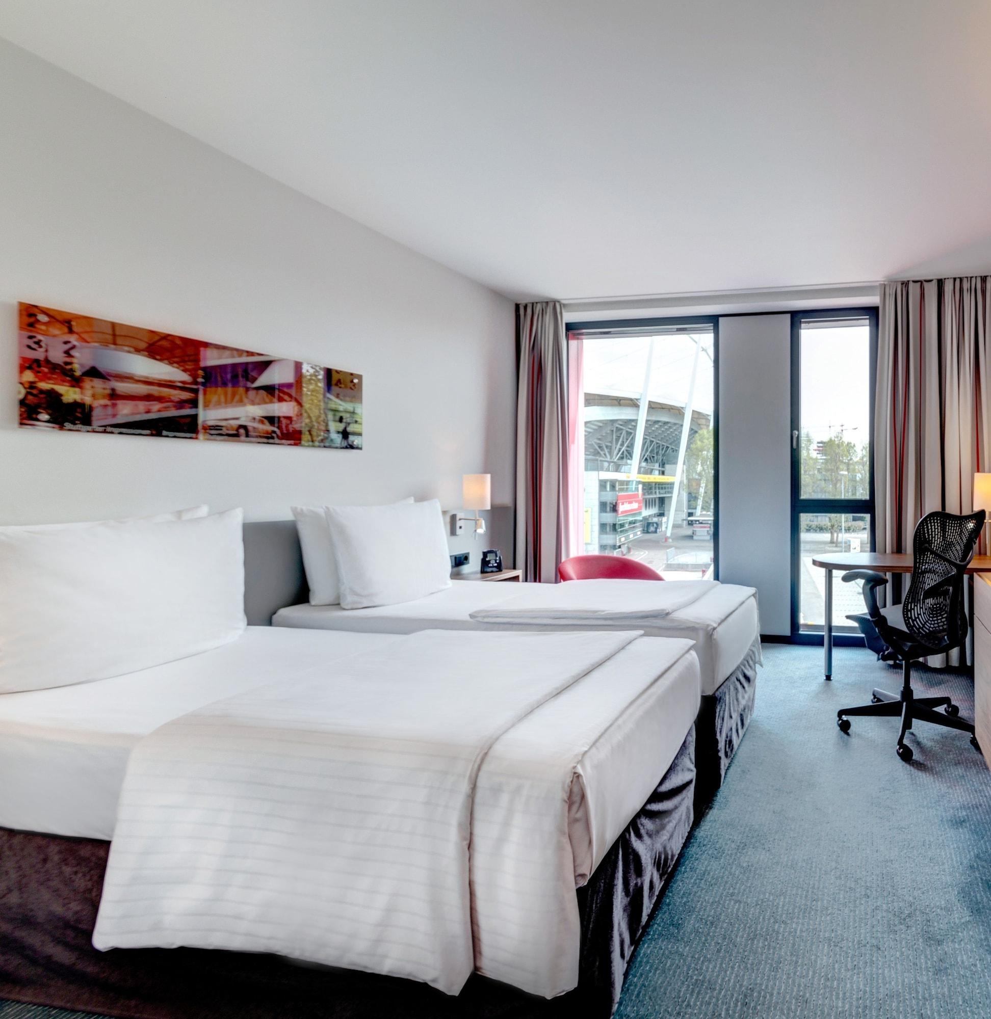 Hilton Garden Inn Stuttgart Neckarpark Exterior foto