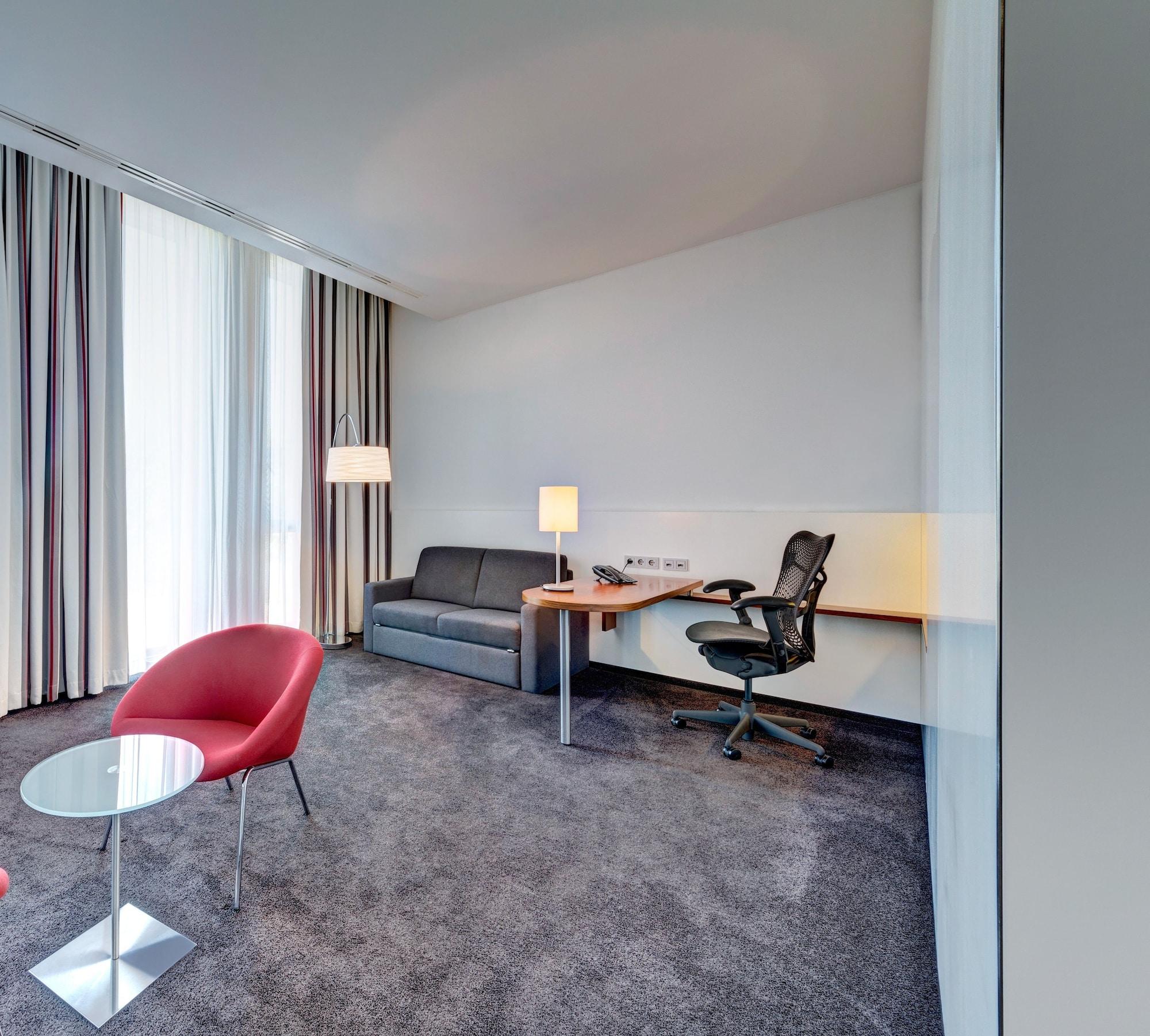 Hilton Garden Inn Stuttgart Neckarpark Exterior foto