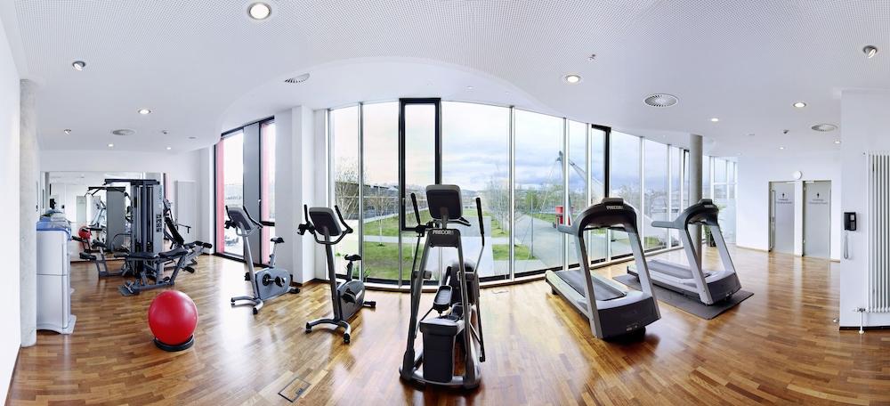 Hilton Garden Inn Stuttgart Neckarpark Exterior foto