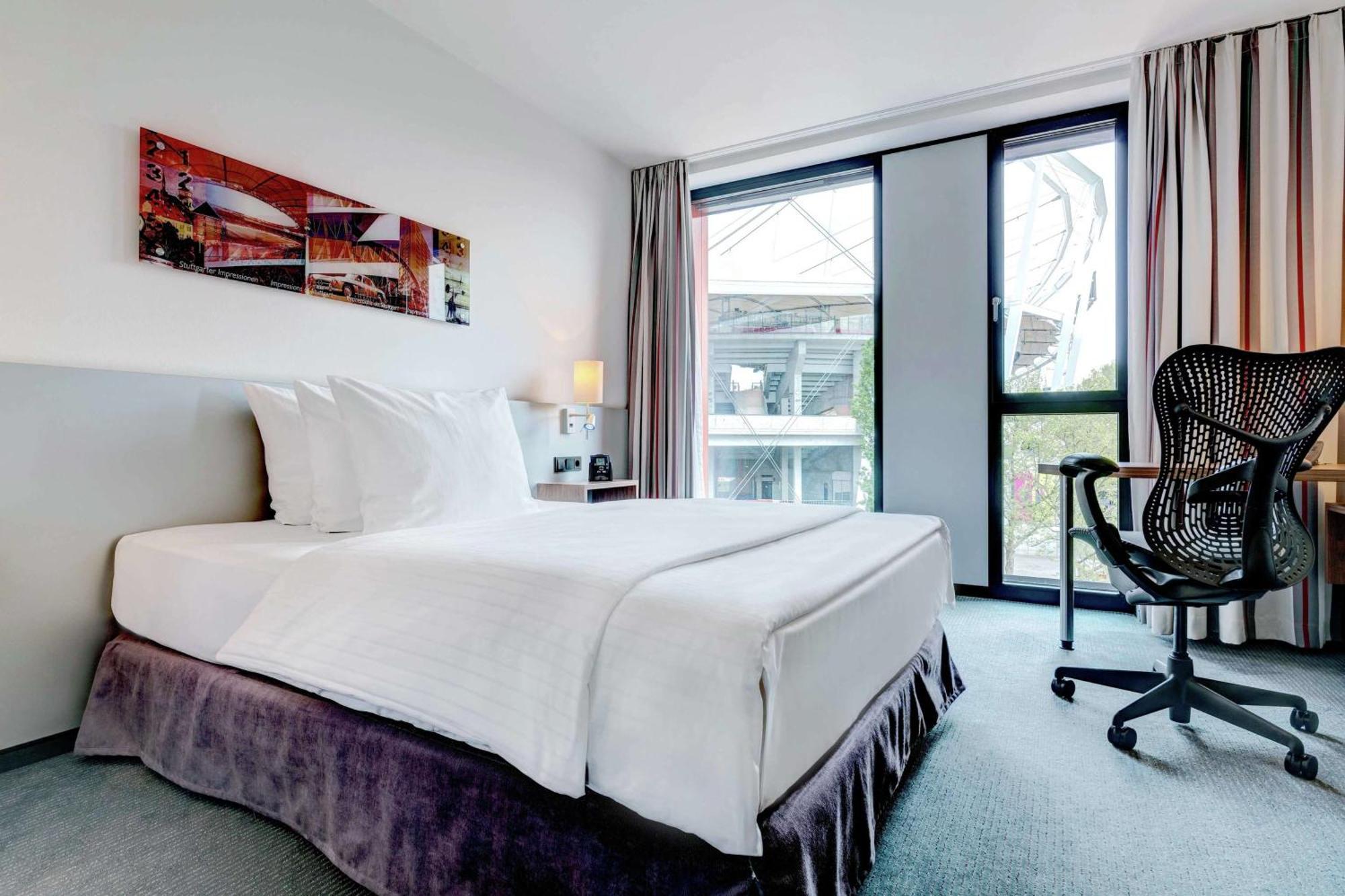 Hilton Garden Inn Stuttgart Neckarpark Exterior foto