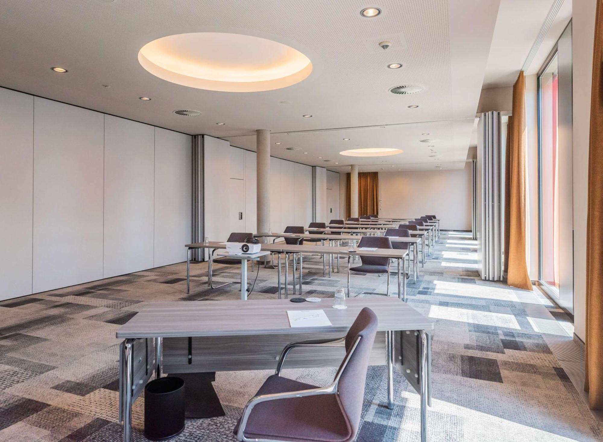 Hilton Garden Inn Stuttgart Neckarpark Exterior foto