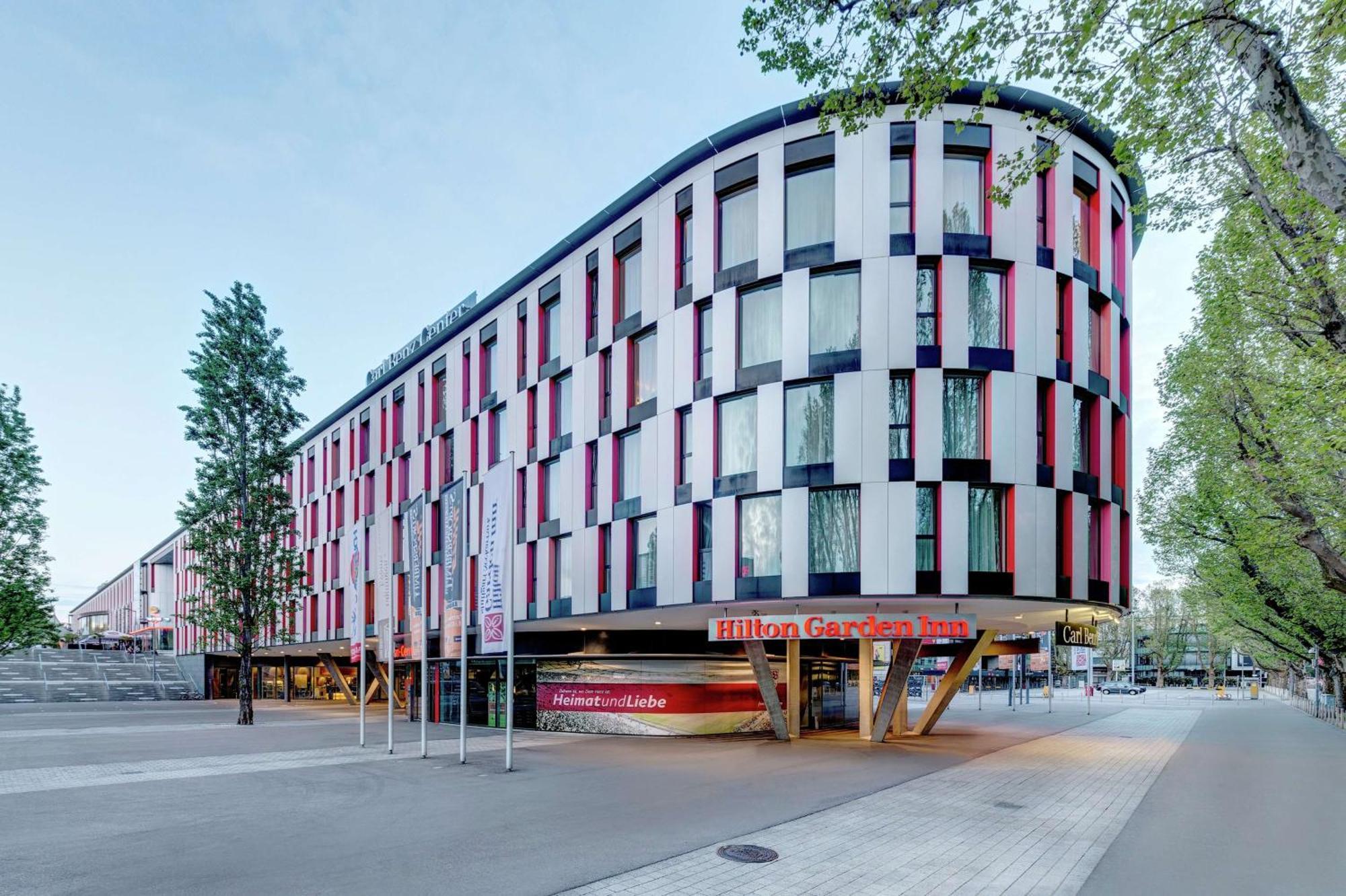 Hilton Garden Inn Stuttgart Neckarpark Exterior foto