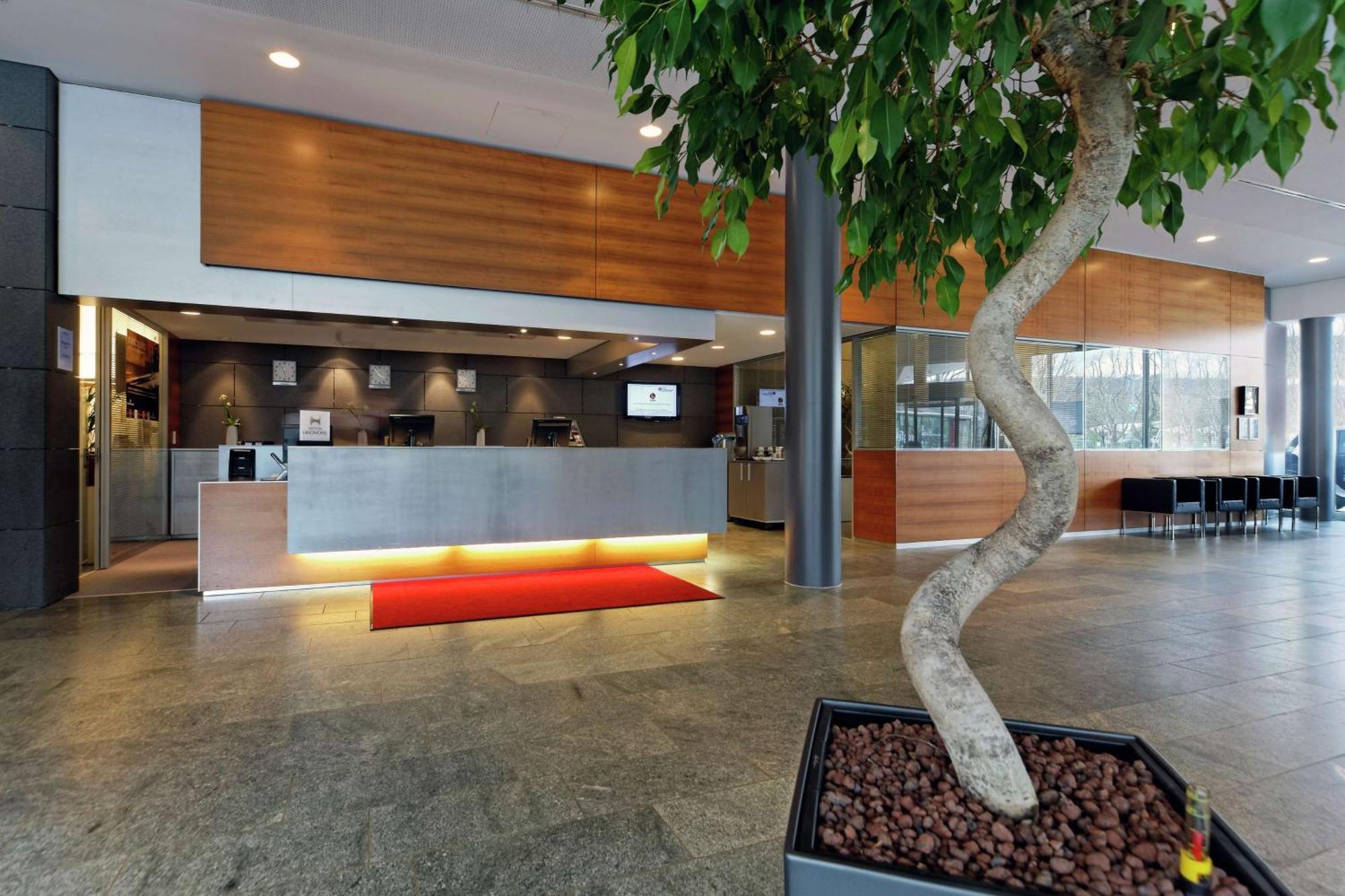 Hilton Garden Inn Stuttgart Neckarpark Exterior foto