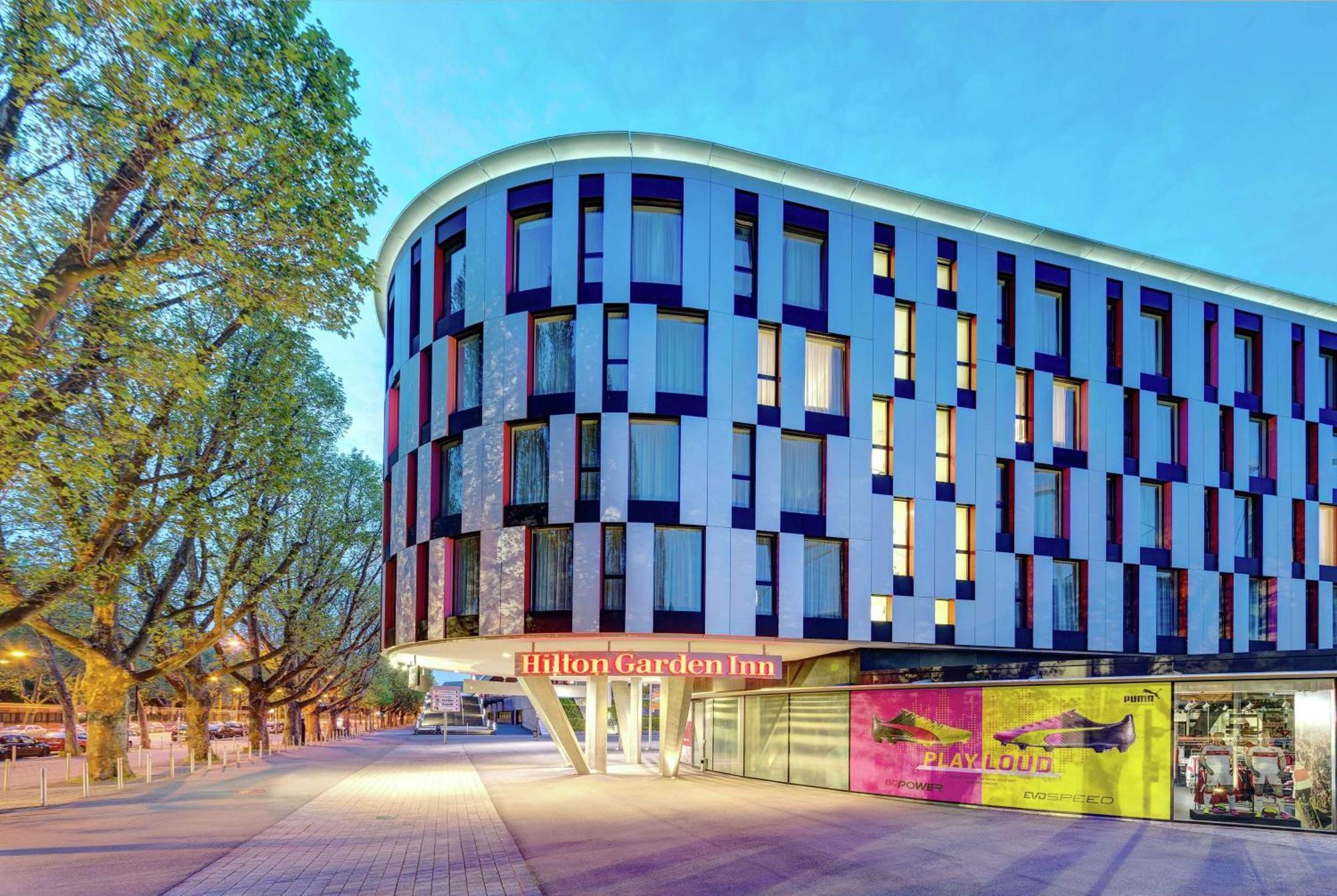 Hilton Garden Inn Stuttgart Neckarpark Exterior foto