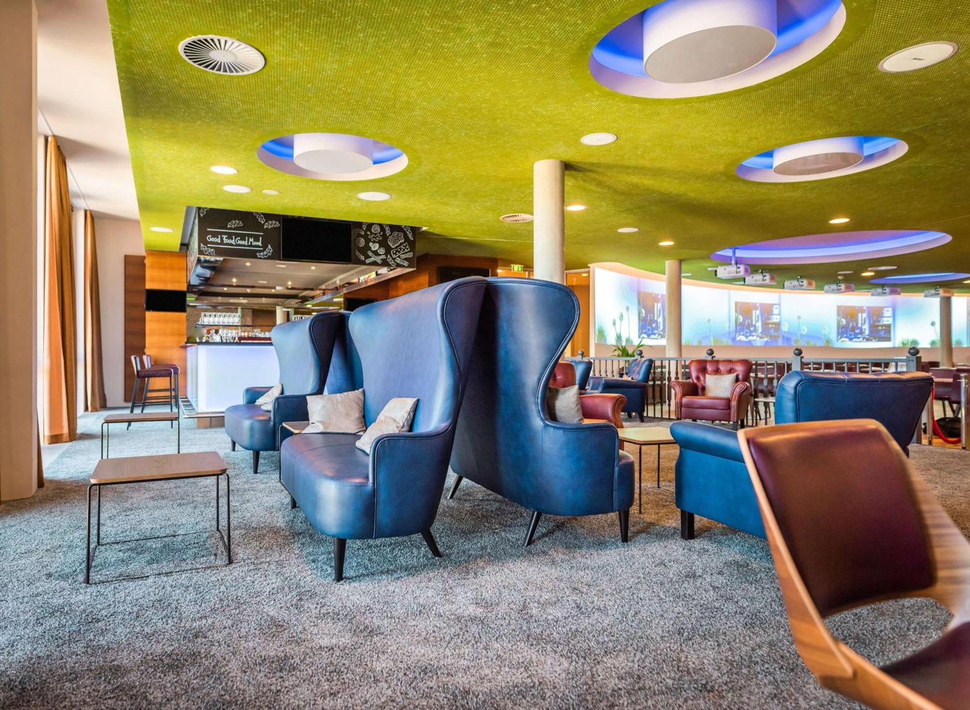 Hilton Garden Inn Stuttgart Neckarpark Exterior foto