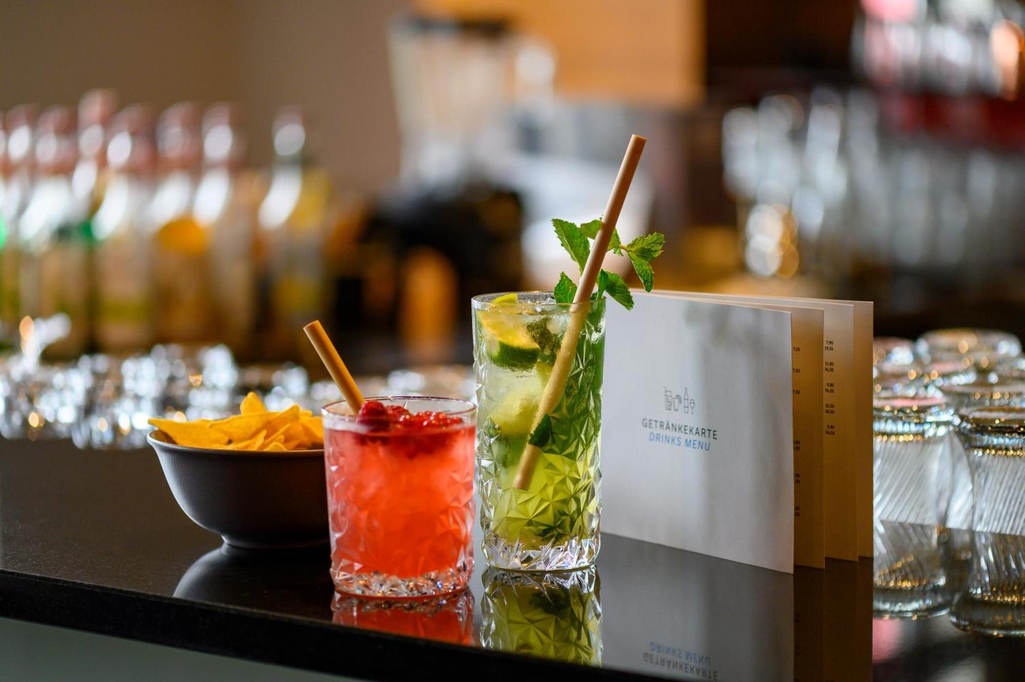 Hilton Garden Inn Stuttgart Neckarpark Exterior foto