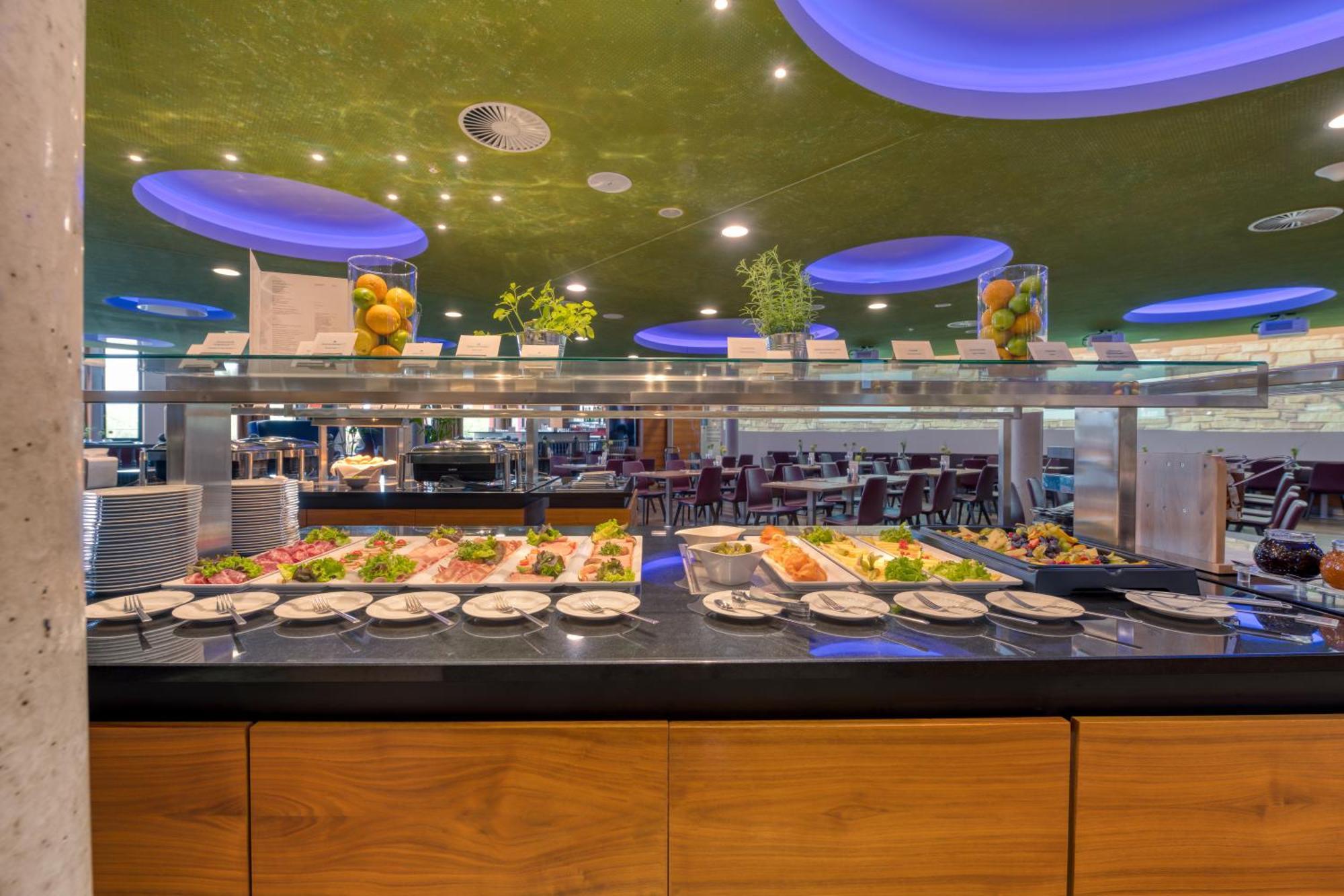 Hilton Garden Inn Stuttgart Neckarpark Exterior foto