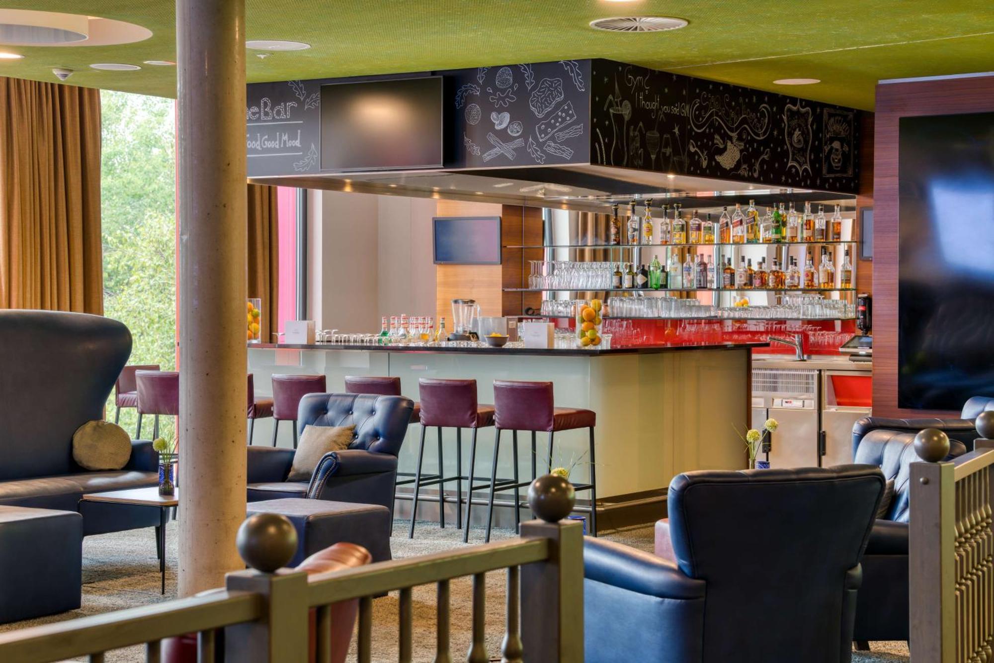 Hilton Garden Inn Stuttgart Neckarpark Exterior foto