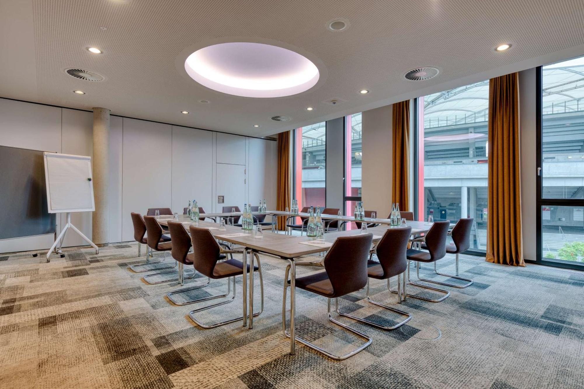 Hilton Garden Inn Stuttgart Neckarpark Exterior foto