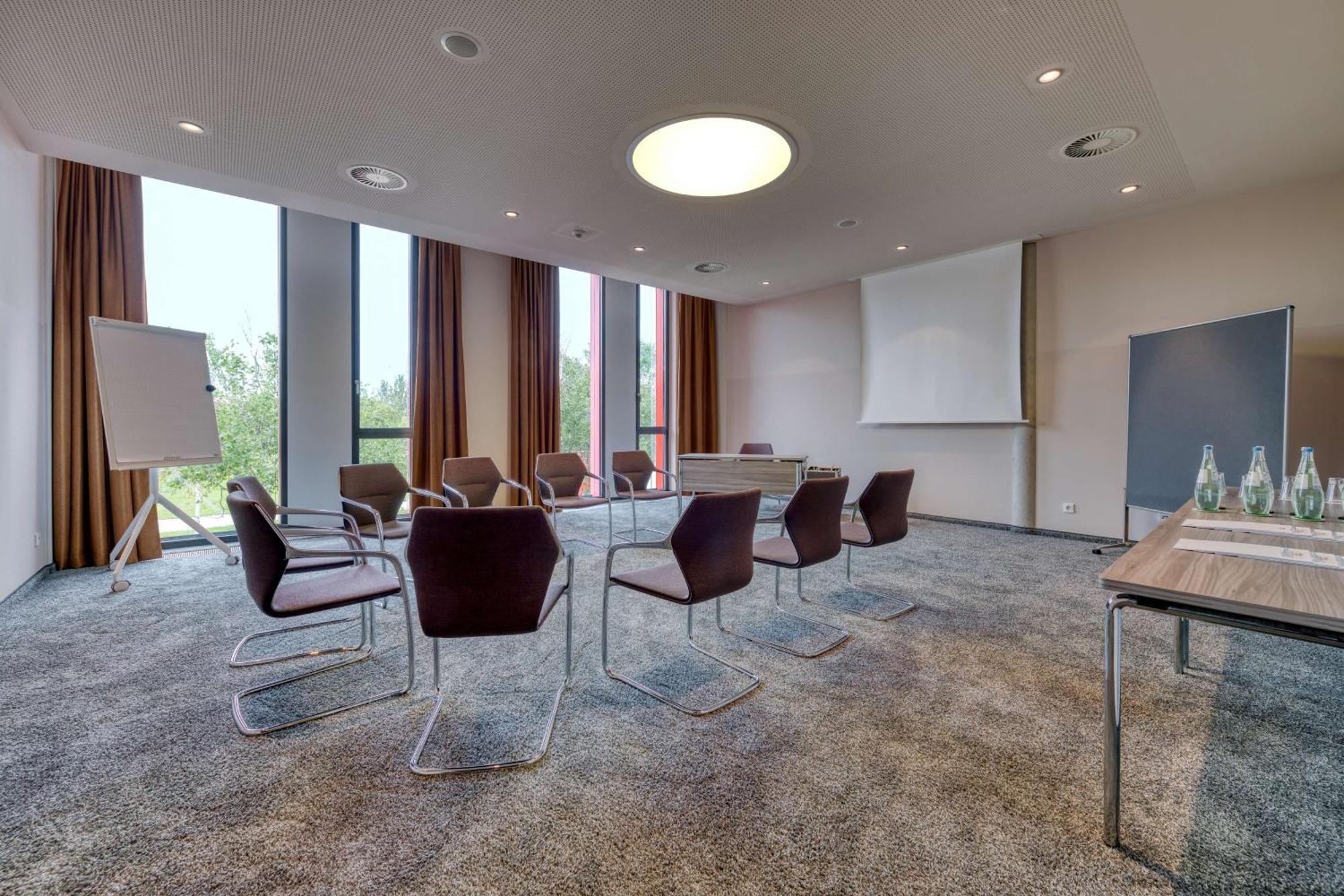 Hilton Garden Inn Stuttgart Neckarpark Exterior foto