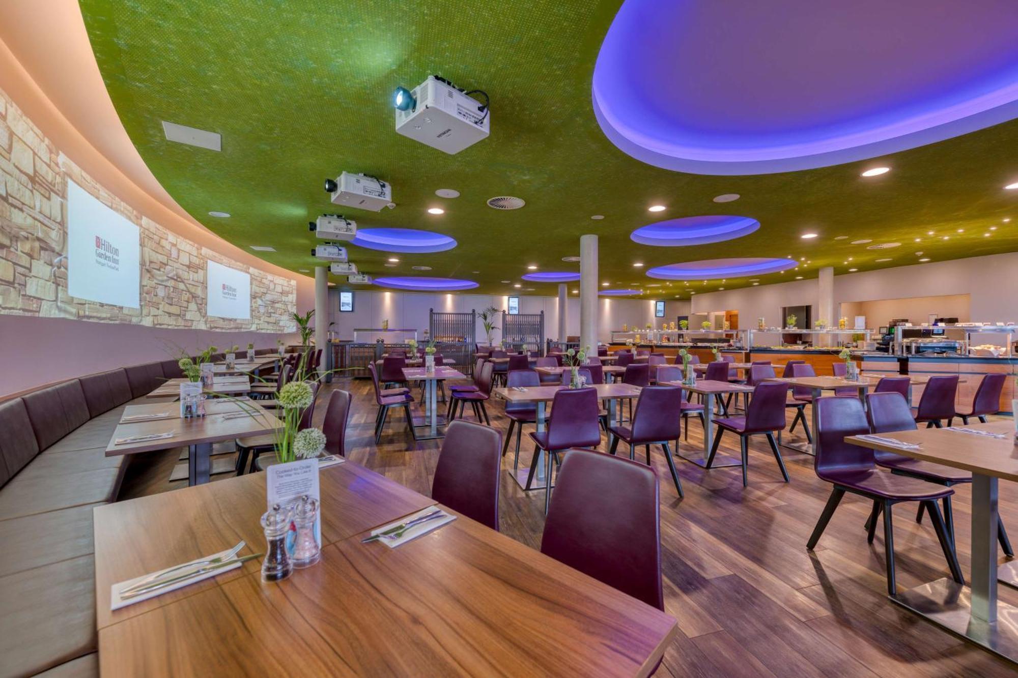 Hilton Garden Inn Stuttgart Neckarpark Exterior foto