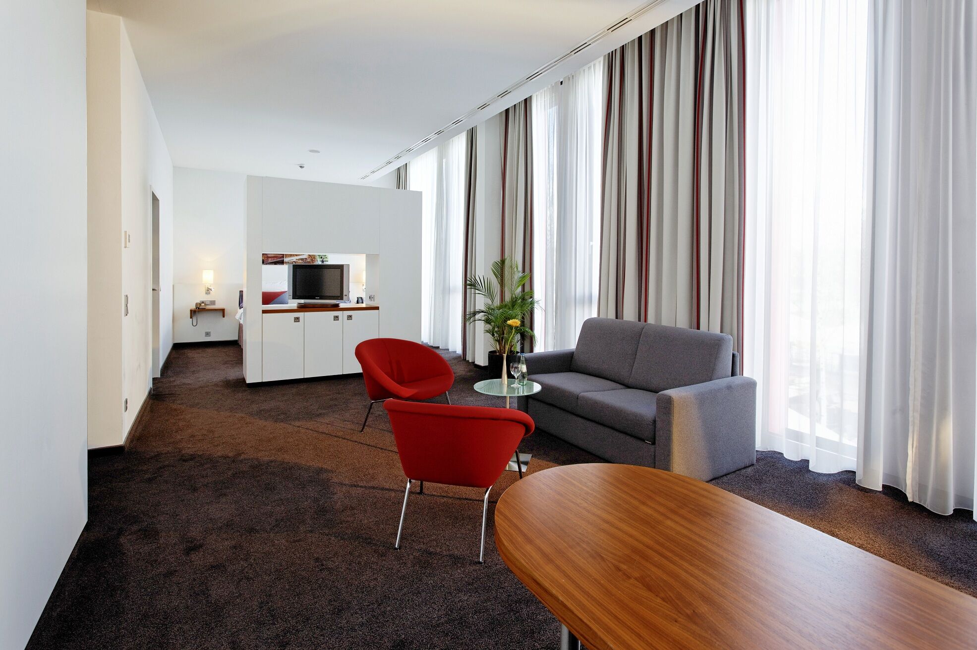 Hilton Garden Inn Stuttgart Neckarpark Exterior foto